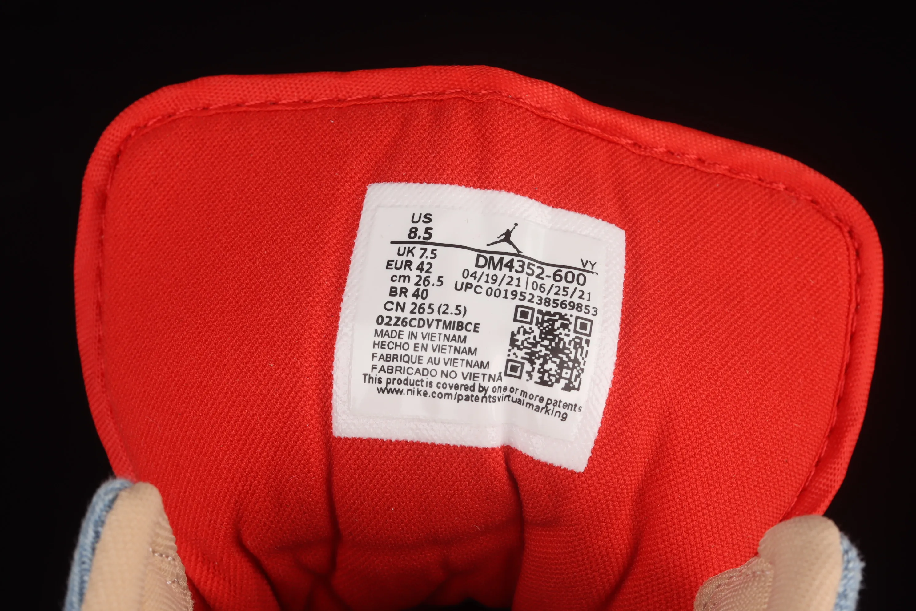 All categories Air Jordan Jordan series basketball shoes Air Jordan 1 Mid Different versions Levi's x Air Jordan 1 Mid "Denim" AJ1 Joe 1 Levi's denim mid-top basketball shoes DM4352-600